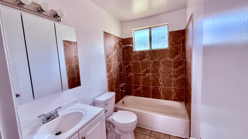 Building Photo - 1167 E Badillo St