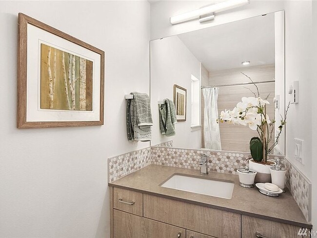 Building Photo - 1631 S King St