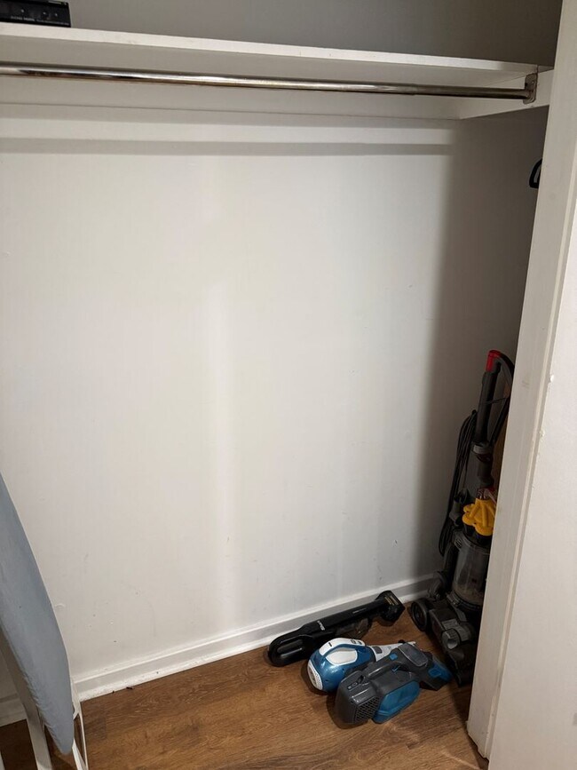 Building Photo - 1515 1/2 S Carson Ave