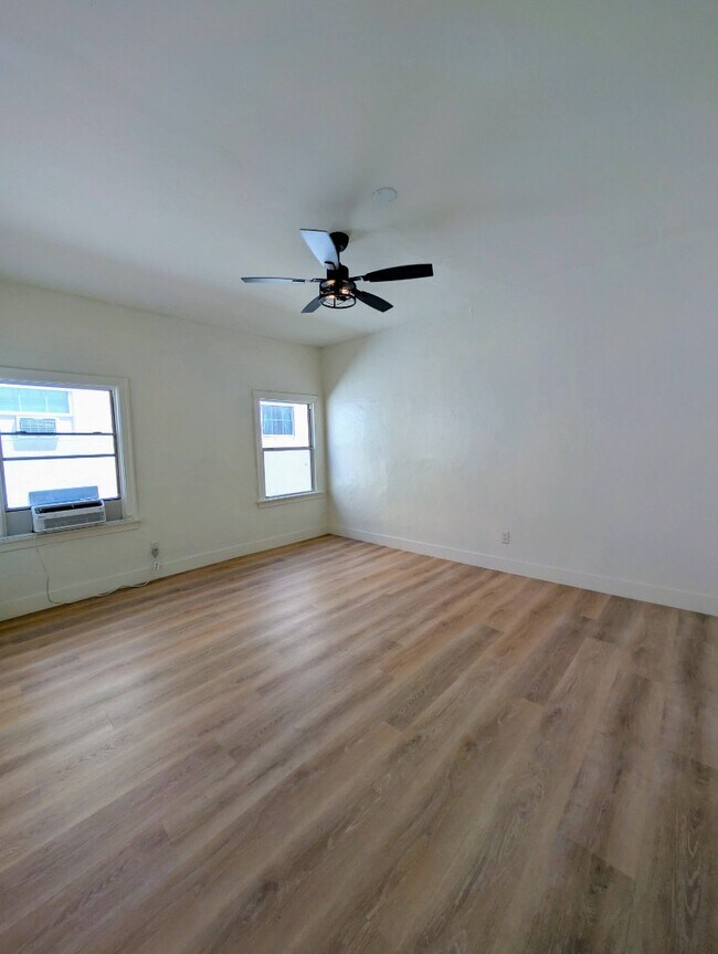 Building Photo - 427 Coronado Ter