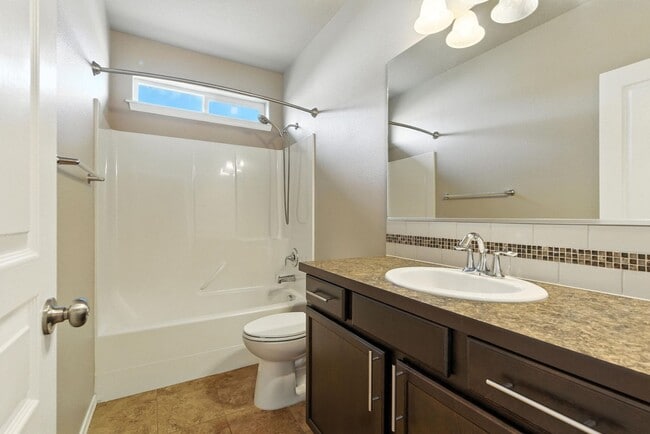 Building Photo - 7029 S Woodhaven Dr