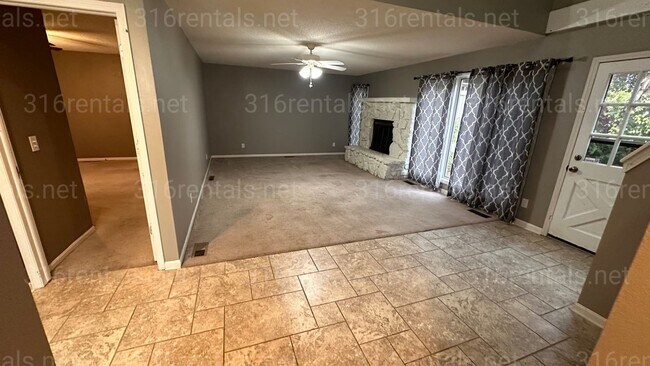 Building Photo - $1590 - 3 bedroom / 2.5 bathroom - Single ...