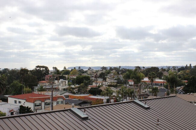 Building Photo - Stunning 2B/2BA Upgraded Condo w/ 2 Parkin...