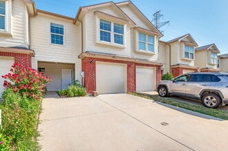 Building Photo - Modern 3BD Townhome Near DFW Airport & Major Highways