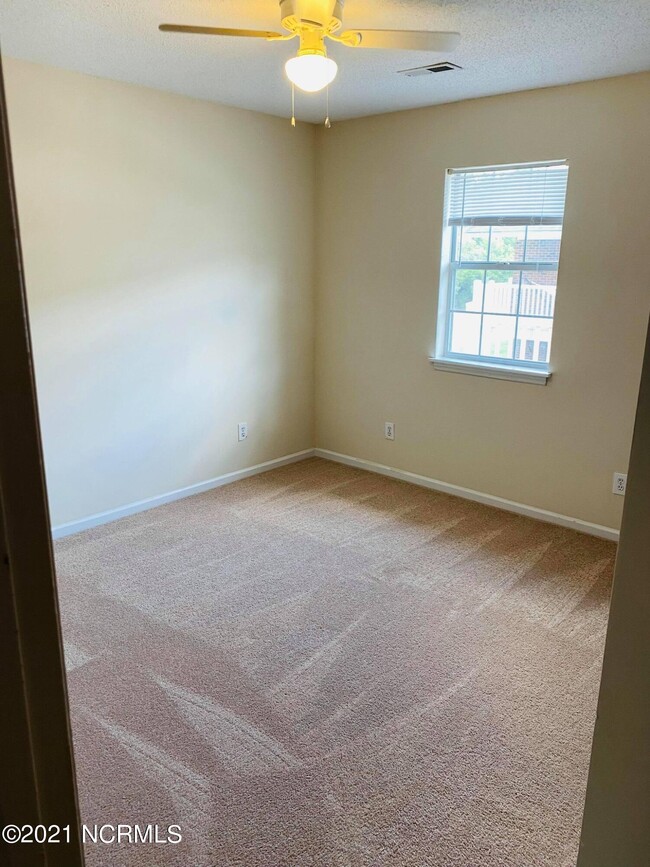 Building Photo - 4004 Whitebridge Dr