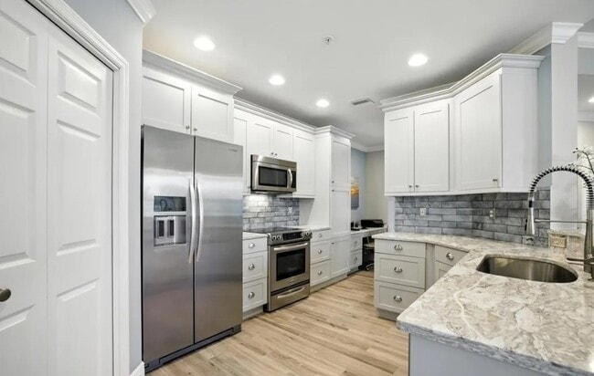 Building Photo - 17020 Willowcrest Way