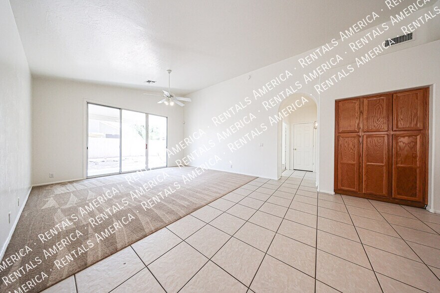Building Photo - 7257 E Lakeview Ave