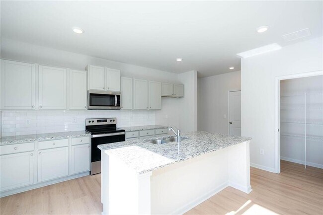 Building Photo - 242 Lookout Dr