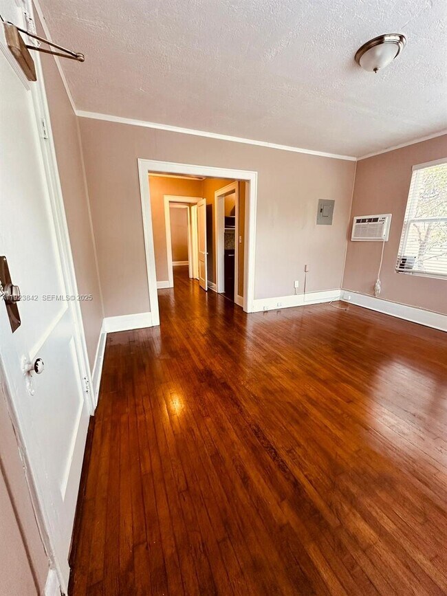 Building Photo - 344 Mendoza Ave