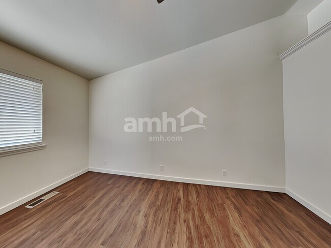 Building Photo - 2031 E Lochmeadow Ct
