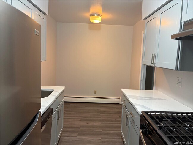 Building Photo - 17 Brevoort Dr