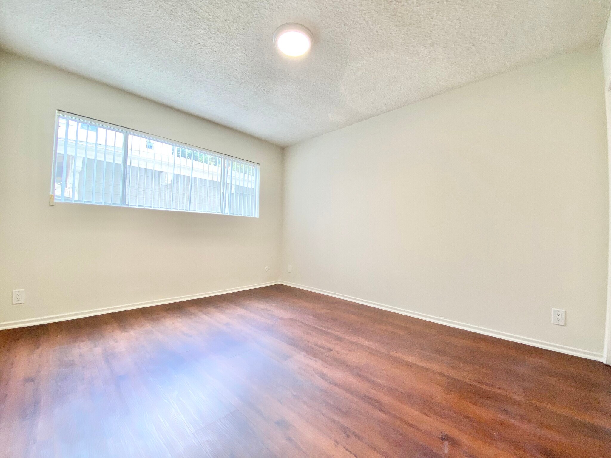 Building Photo - 7010 Lanewood Ave