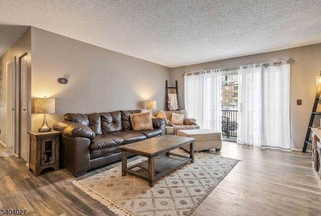 Building Photo - 197 Robertson Way