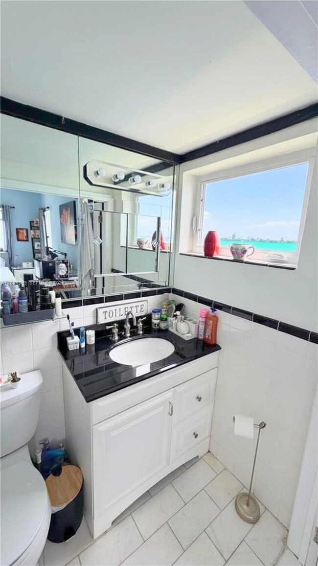 Building Photo - 1880 S Treasure Dr