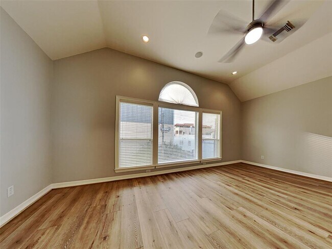 Building Photo - 839 Rosine St