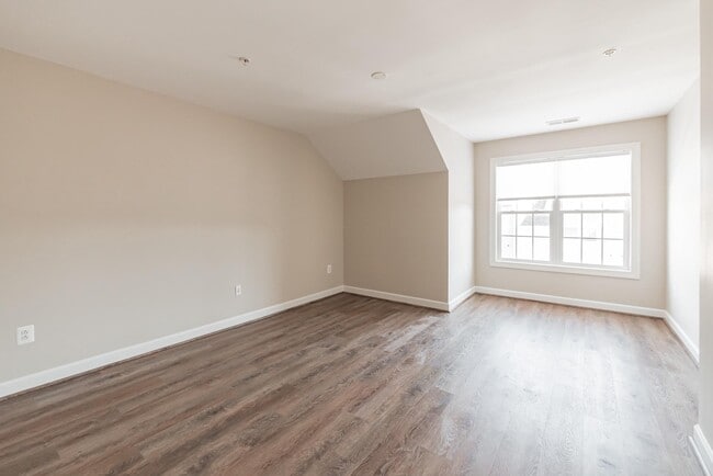 Building Photo - 513 Girard St