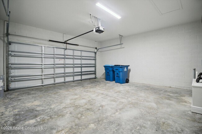 Building Photo - 918 Algardi St SE