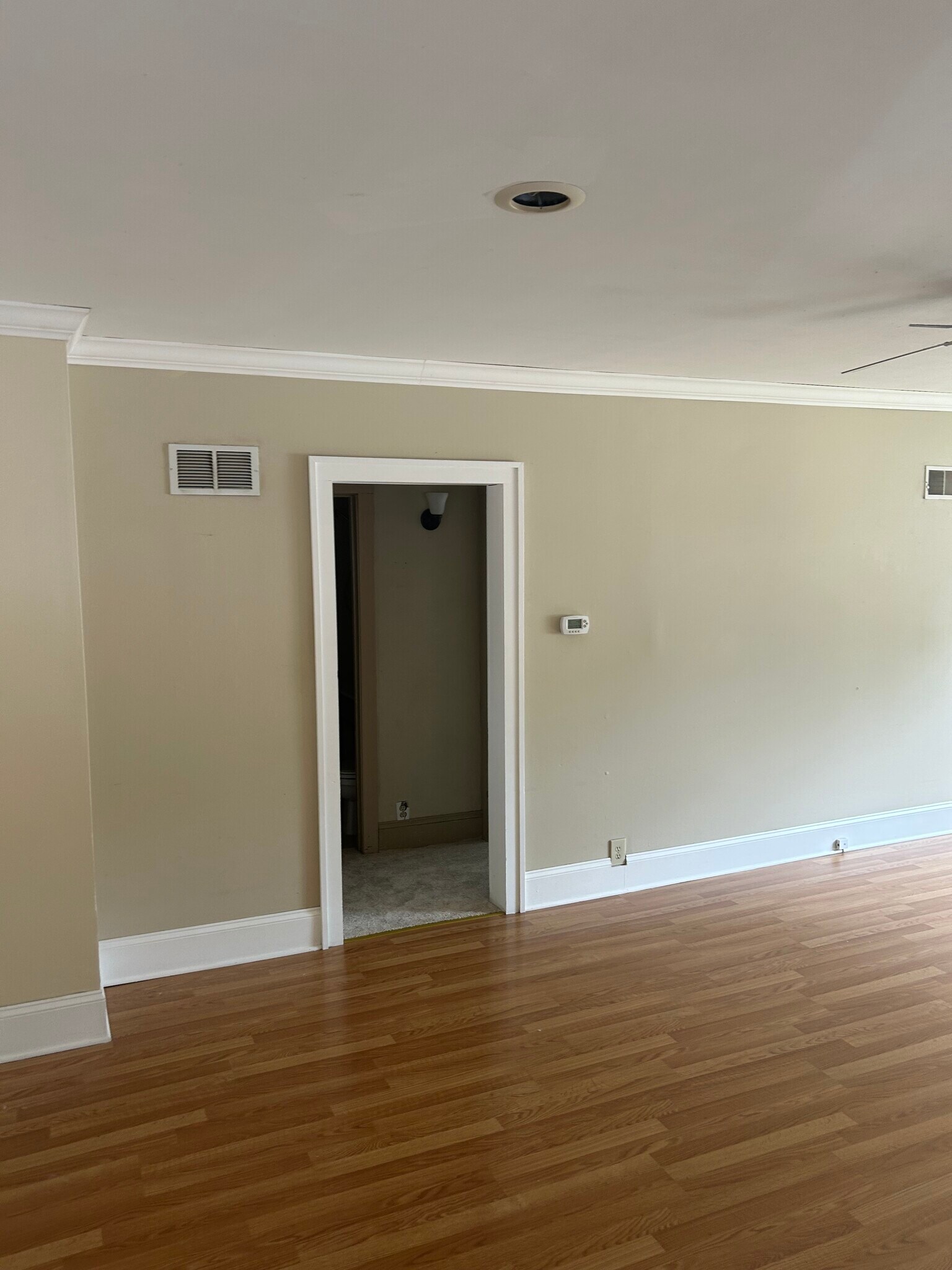 Building Photo - 3041 S Hanson Ave