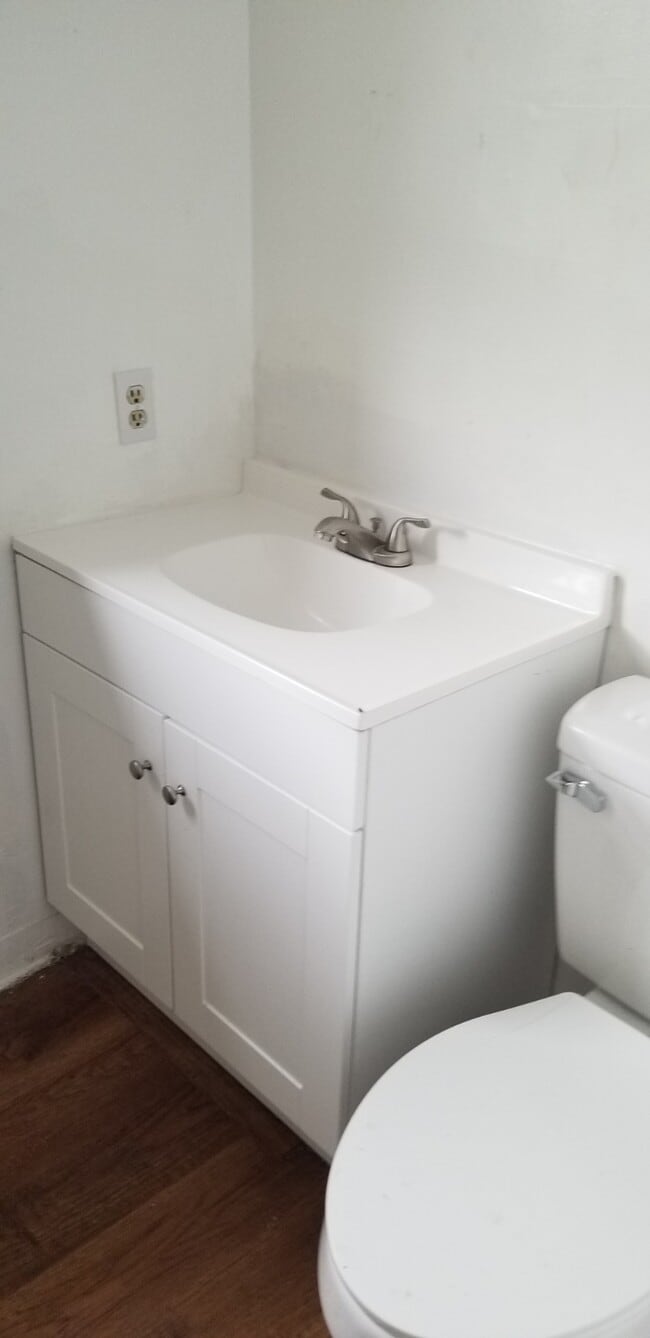 Main bathroom - 4 Laventhal Ave