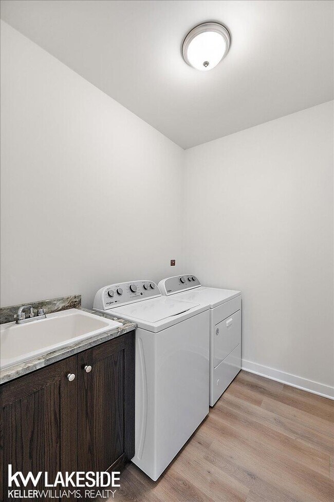Building Photo - 34450 Maple Ln Dr