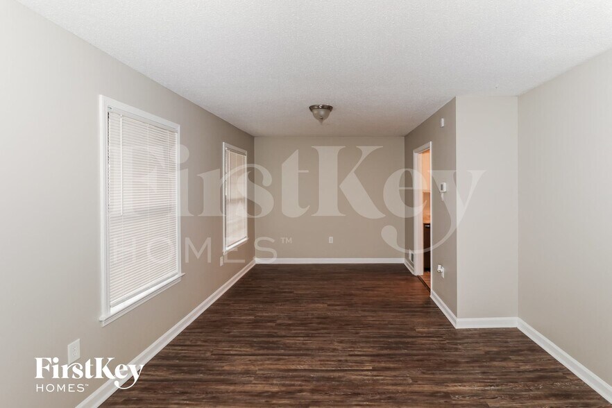 Building Photo - 6901 Aspenhill Dr