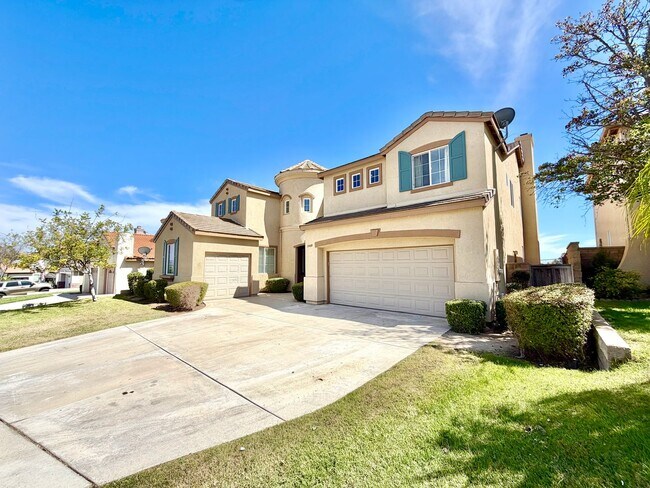 Building Photo - Spacious 3 Bedroom Home with Loft, Large Backyard & 2 Car Garage