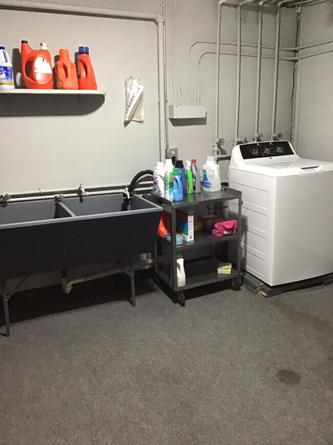 Building Photo - 2726 DuPont Ave S