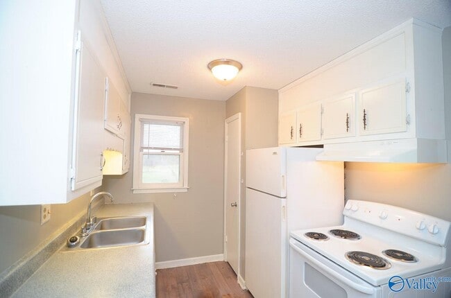 Building Photo - 3913 Talwell Dr SW