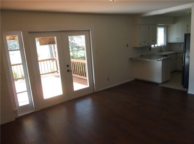 Building Photo - 2111 Falcon Hill Dr