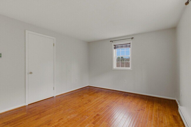 Building Photo - 559 Sagamore Ave