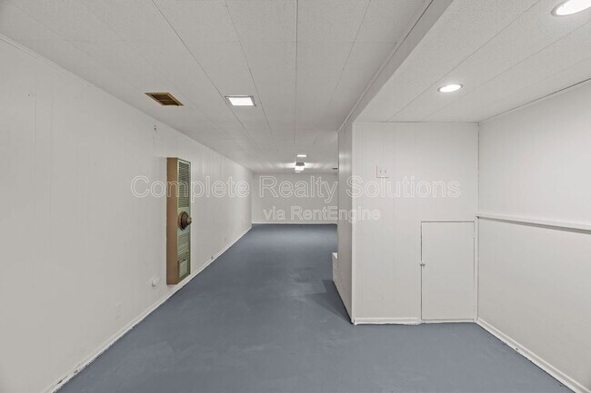 Building Photo - 560 Bardot Dr