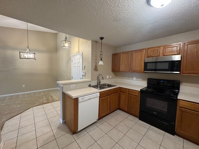 Building Photo - Nature's Hideaway 3BR Condo Available for Now!