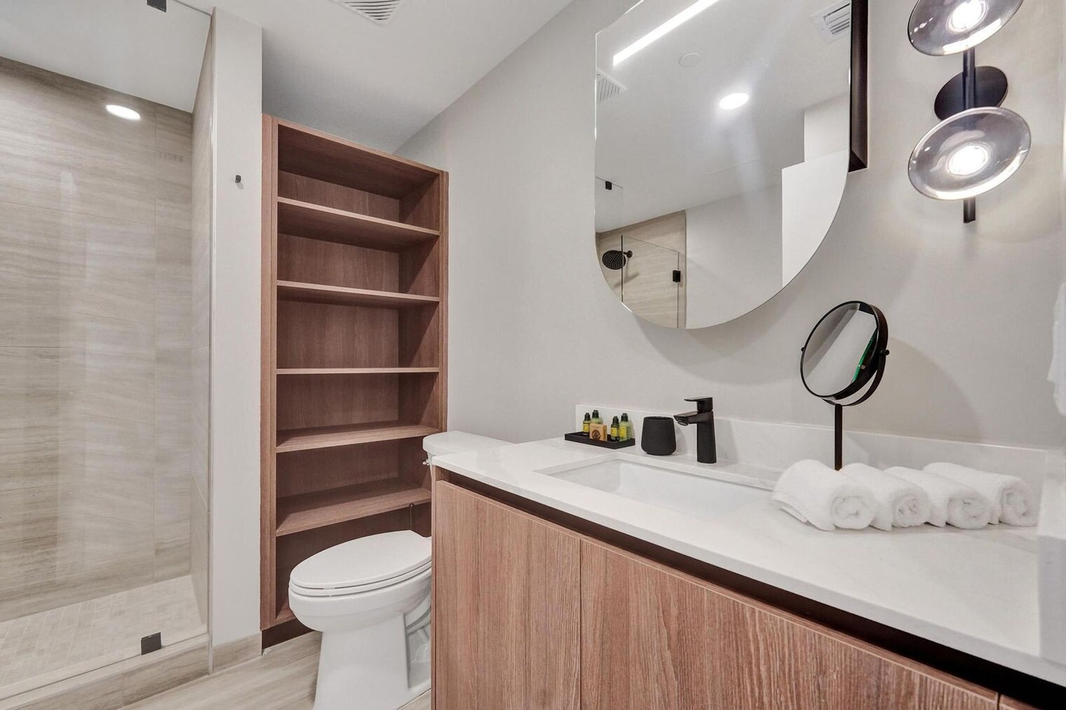 Building Photo - 580 72nd St