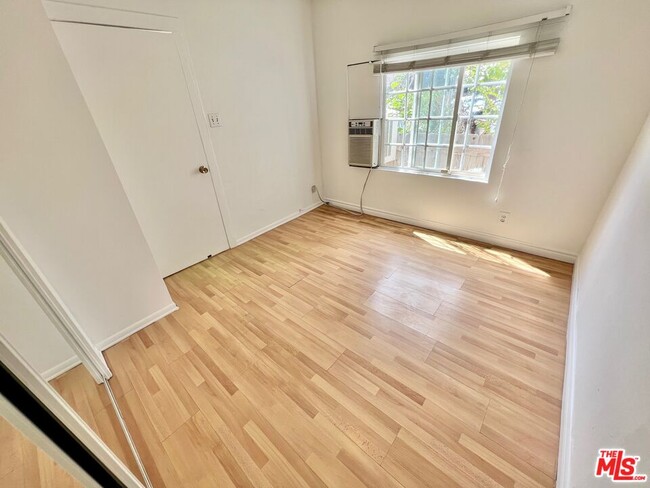 Building Photo - 420 Altair Pl