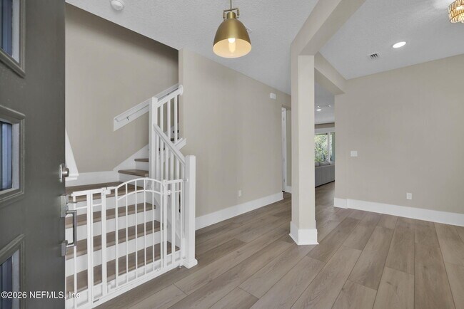 Building Photo - 202 Sutton Dr