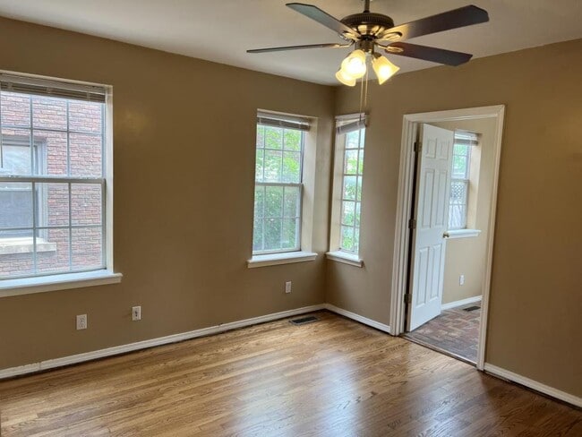 Building Photo - 814.5 East Dr