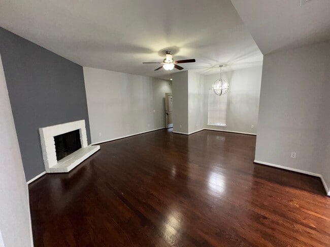 Building Photo - 9809 Richmond Ave.