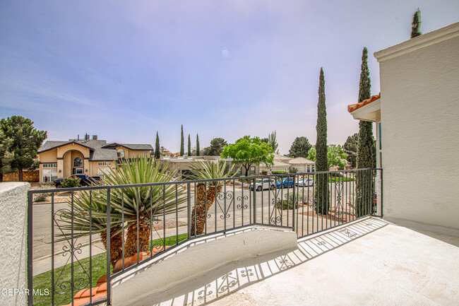 Building Photo - 6205 Brisa Del Mar Dr