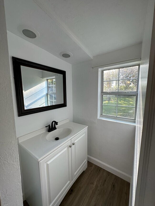 Building Photo - 16590 Gaskin St