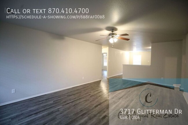 Building Photo - Move in special $900!  Beautiful 4 bed / 2...