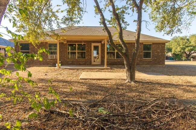 Building Photo - 1614 Shady Ln