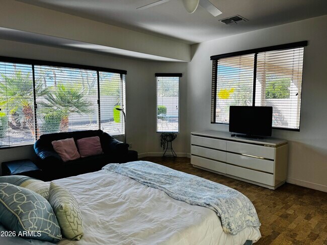 Building Photo - 2572 N 165th Dr