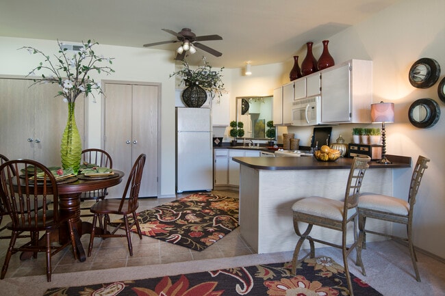 Building Photo - The Links at Columbia