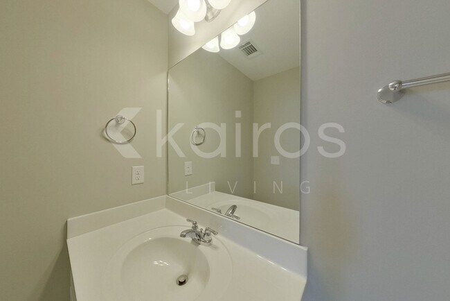 Building Photo - 933 Silent Barge Cv