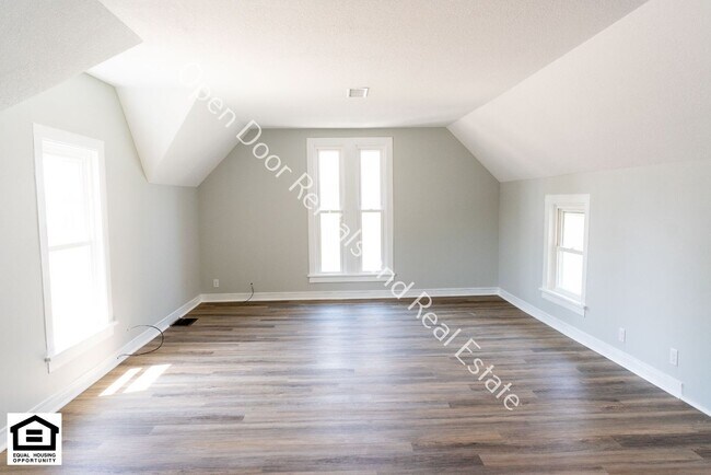 Building Photo - 109 E Broad St