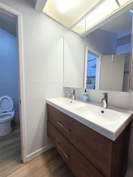 Building Photo - 7122 Wood Hollow Dr