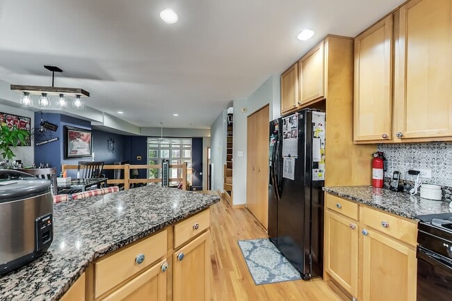 Building Photo - 4915 W Gunnison St