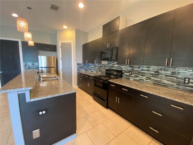 Building Photo - 204 Spellbrook Ln