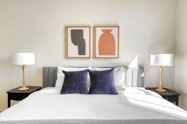 Building Photo - 1561 S Barrington Ave