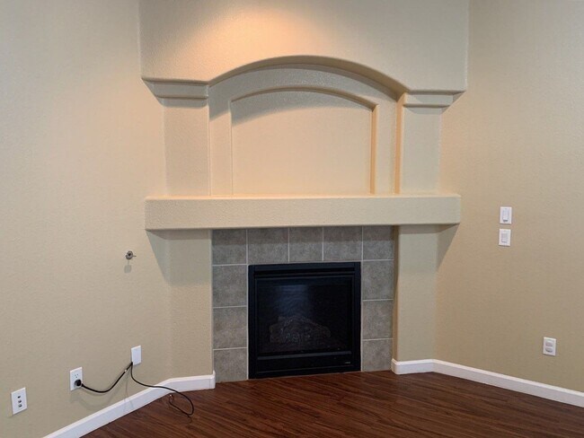 Building Photo - 229 Loma Linda Loop NE